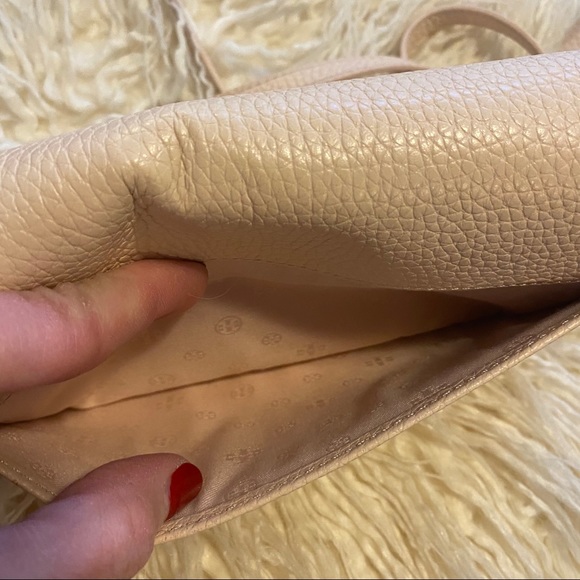 *SOLD*. Tory Burch light pink crossbody - Picture 7 of 7